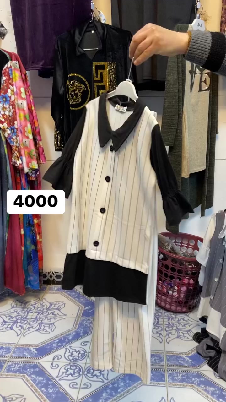 ‏تنزيلات قاط بناتي سعر القطعة 4000 موجود قياسات 
￼ عنوان محل شارع حلوة 
￼ خدمة التوصيل 1000 دينار 
￼ رقم هاتف *********** WhatsApp موجود ￼
