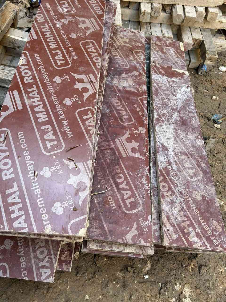 السلام عليكم خشب للبيع نضيف حيل عدد ٣ ونص
جكات طول ٤ متر عدد 150 جك عنوان حله شراي اتصل 
***********
