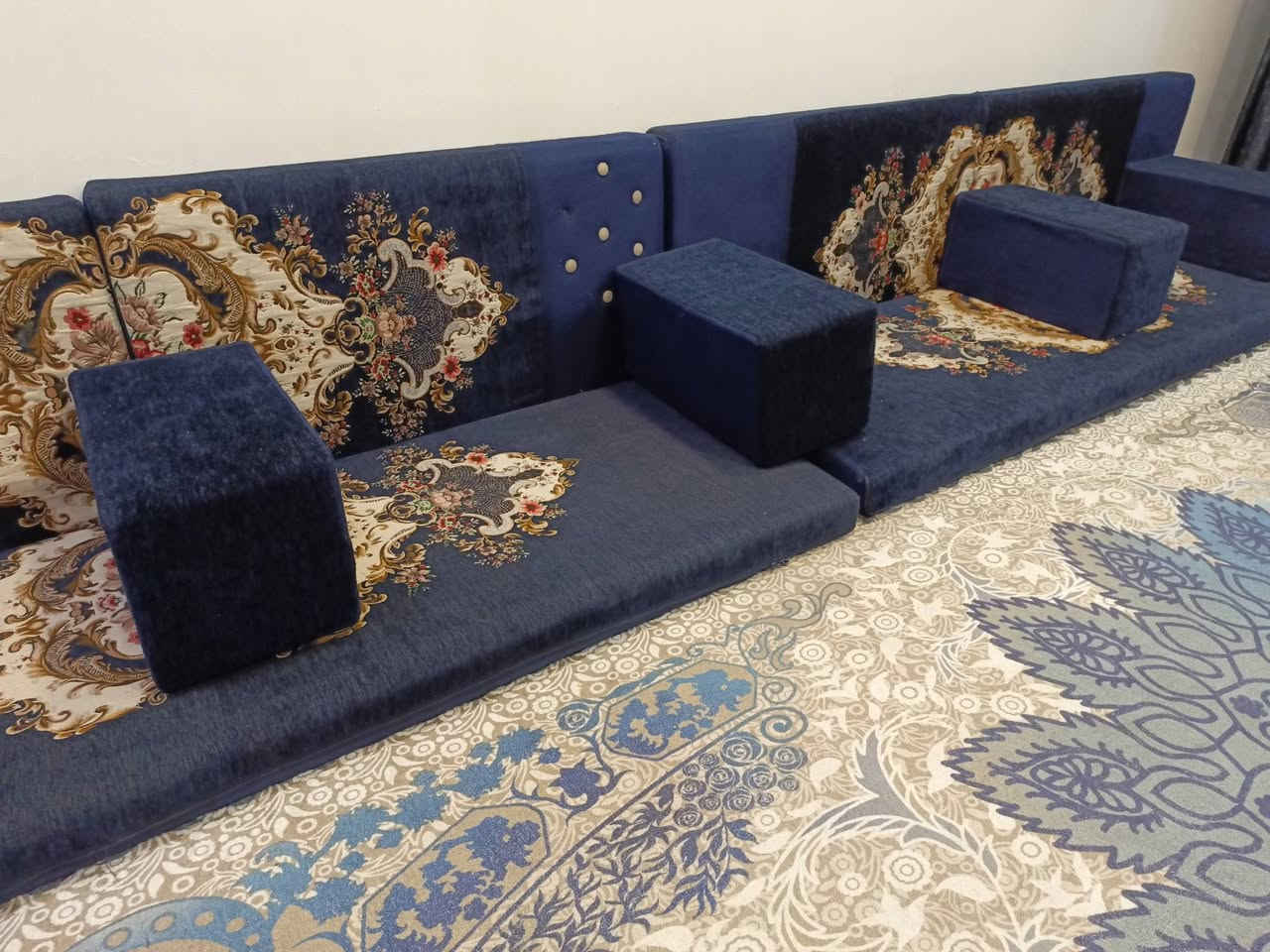 🛑بسم الله الرحمن الرحيم 🛑
السلام عليكم  ديوان جلسه عربيه للبيع 
الون نيلي
ايكفي الغرفه 3×5
للاستفسار:***********
