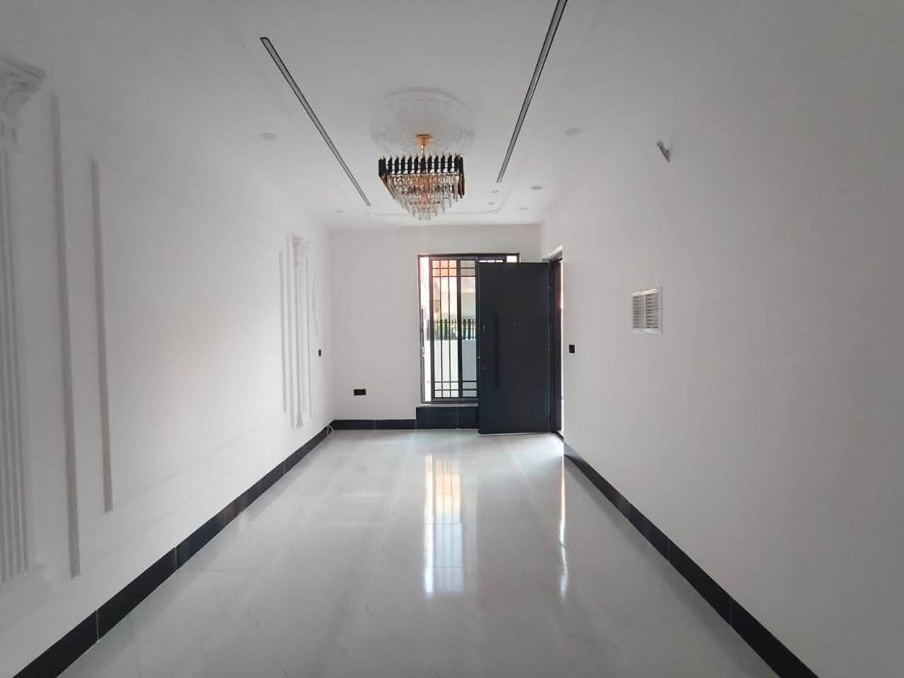 🔸سند طابو يتسجل بإسم اي عراقي
📍أربيل- منزلين للبيع حي فرمانبران قرب شارع كورنيش

➖مساحة 125M+125M طابقين 
يتكون⤵️
➖4غرف نوم 
➖استقبال-صاله-مطبخ-مجموعه صحيات-كراج

📞  تواصل مباشر واتساب أو اتصال:

📱***********

📱***********
