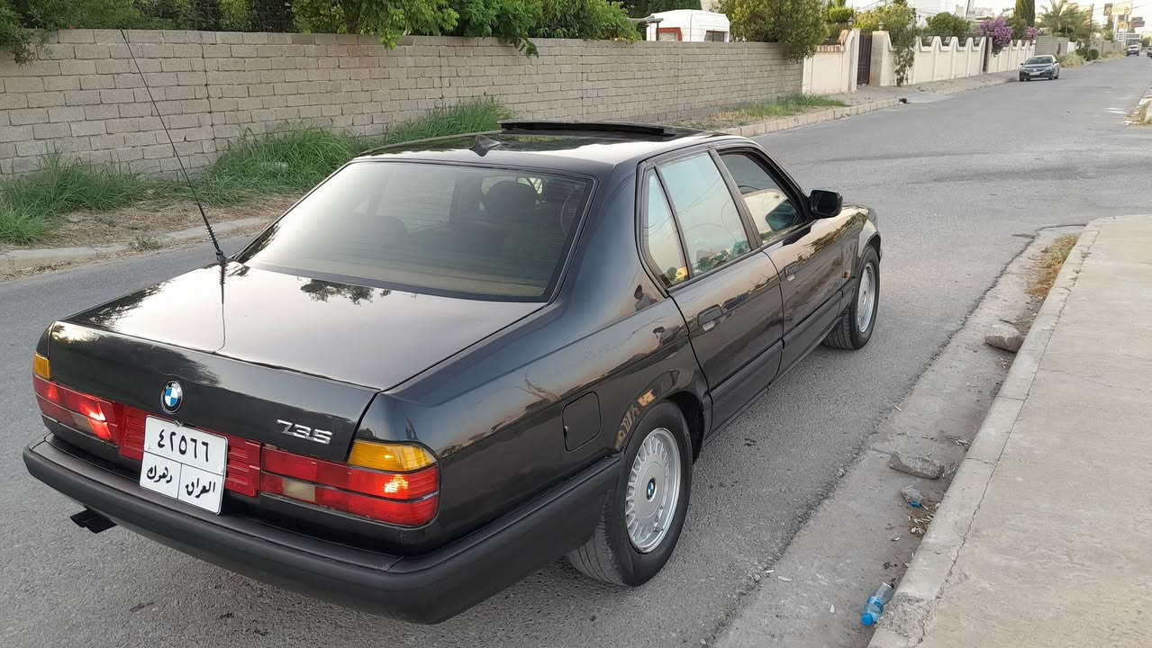 بي ام 735 اصل موديل 91 كير ومكينه شرط عام بخ جمالية بدون ضربه جاكوج 650 دولار غرامات تزل من السعر 
سلايت 
4 جامات كهرب 
داخل اسود جلد 
صدر أمامي خلفي جديد
السياره جاهزه من كلشي
السعر 50 وتنزل غراماتها 650 دولار
مكان السياره زاخو 
رقم تليفون ***********
رقم *********** واساب
