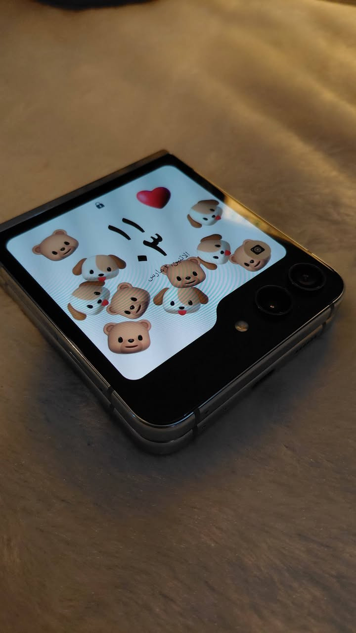 Z flip 5
وارد يابان 
نضافة ممتازة 
مواصفاتة معروفة 
***********
بغداد حي الجامعة 
375 الف
شاحن وكفر
