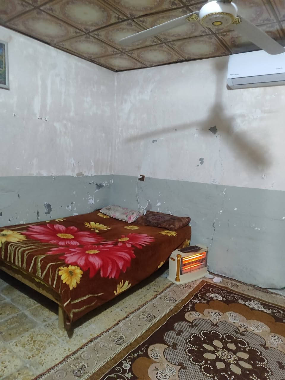 تنزيلات بسبب الامطار
بيت للبيع المساحه 60م غرفه وصاله ومطبخ وصحيات وستقبال السعر 20مليون مراجعة مكتب  الخزعلي للعقار ***********
