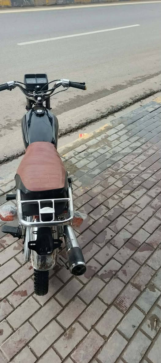 شكد سعره؟؟          🤑             (275وبيها مجال) 
شنو مجالهه         🌹                            (25 ) 
دزلي رقمك.                                 
( *********** )
موجود على الخاص                     
( اي حبيبي موجود).
مكاني المجموعة الثقافية
