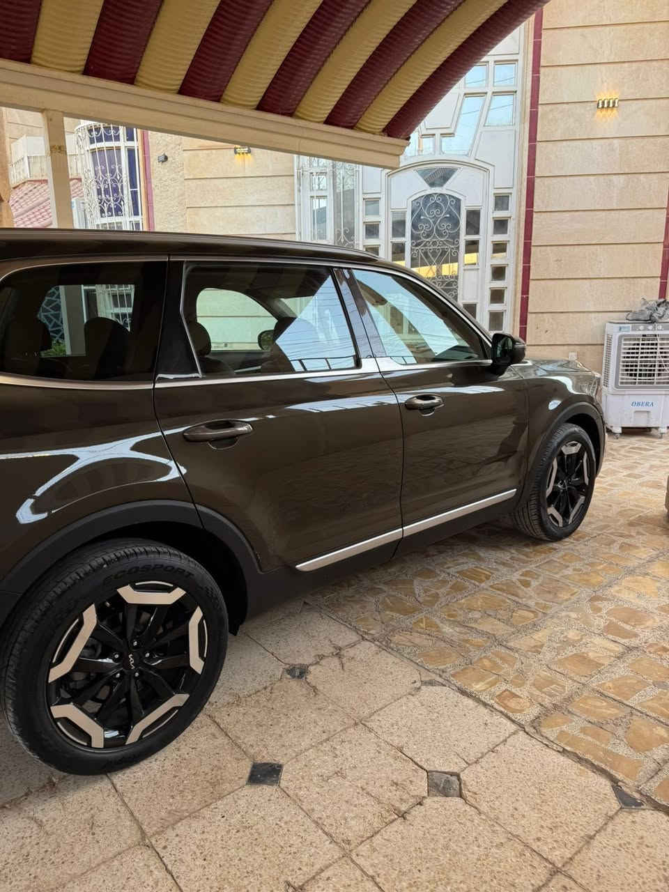 السلام عليكم تلورايد 2023
ماشية52000كيلو مكينة وكير كفالة 
سيارة رقم بغداد باسمي 
صبغ بنيد وجاملغ بدون شواصي كفالة من الشواصي واللغود 
7راكب السعر250
***********
ماكو هيجي سعر والسيارة بيها سونار واحلى من الصور
