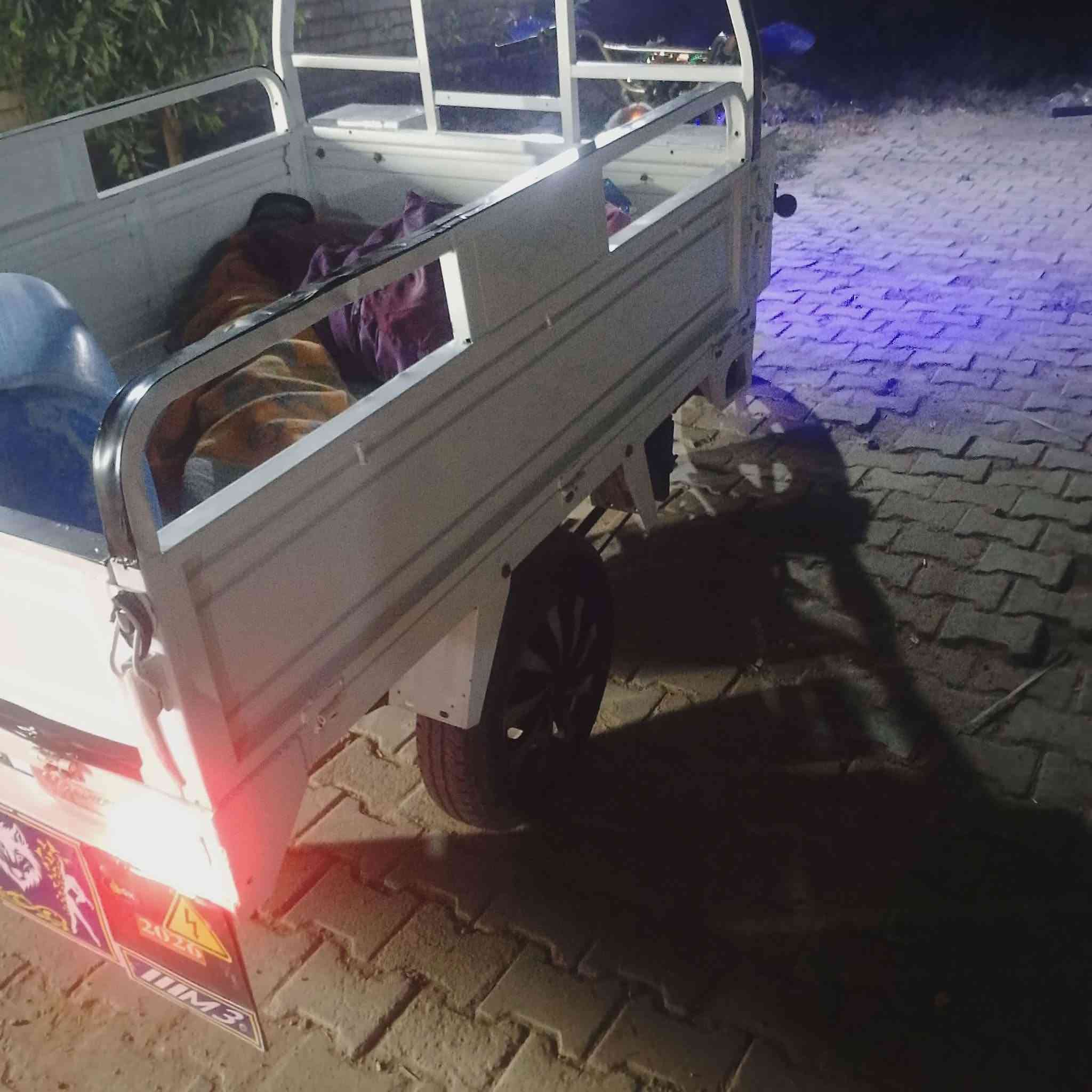 السلام عليكم ستوتة صقر للبيع موديل 22 البدي مصبوغ جمالية اوراق كاملة كمرك مدفوع مكان بغداد الكمالية 
ه‍ *********** سعر 1600 بيهة مجال
