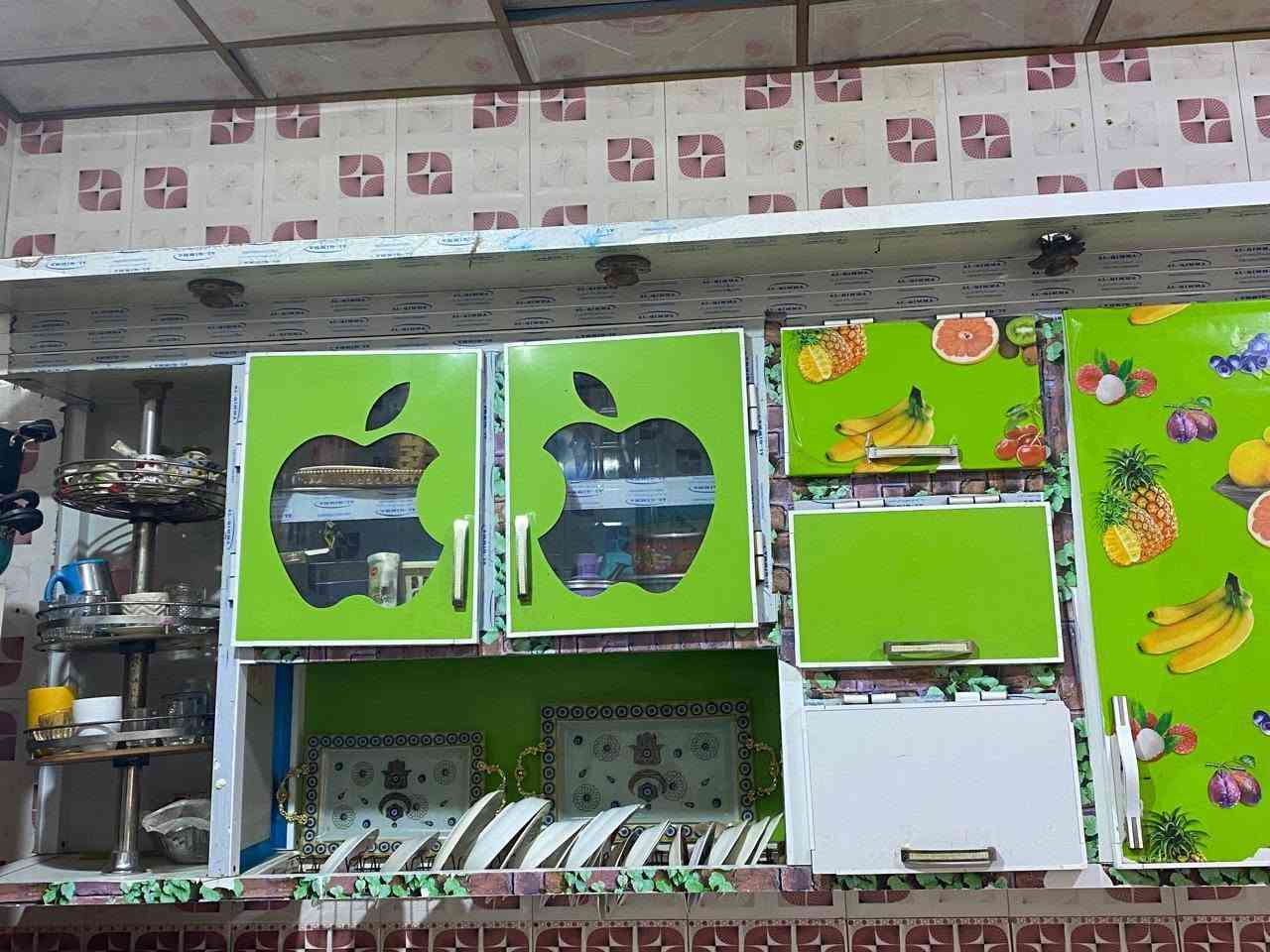 السلام عليكم ثلاجه كبيره للبيع سعر ١٥٠ وبيه مجال كاونتر ٣٠٠ وبي مجال ***********
