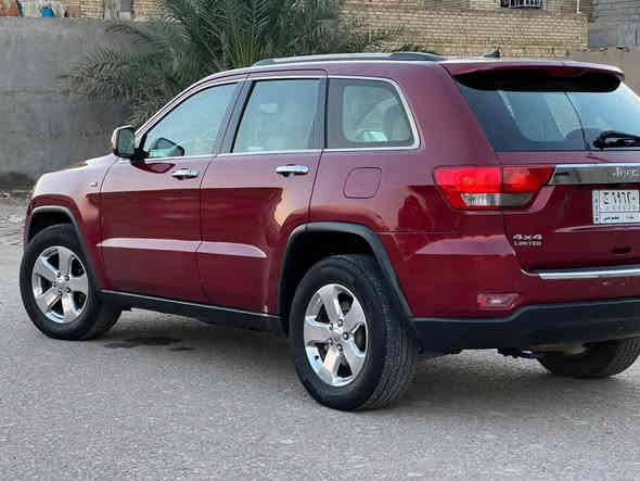 سلام عليكم  سيار جيب البيع موديل 2013
وارد خليجي اعله فئه واحد عله واحد 
تحكم ستيرن + كشنات تدفيه تبريد بيه طخات بل عراق بابين وجملق مصبوق بدون فتح 
جنطه كهرباء  حساسات 360درجه السعر 160وبيه مجال 
تفصيل رقم.   ***********
***********
