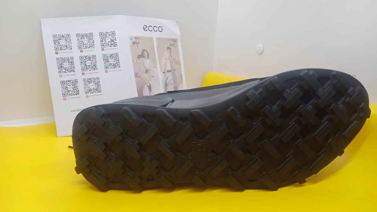 حذاء ايكو اندنوسي أصلي وكالة 
كورتكس وتر بروف يعني ضد الماء والطين سريع التنظيف آخر قطع..

جاي يبيعوه ب40 وفوگ 
آني ابيع ب25 بس ! الرمادي, الأنبار


**إذا كنت صاحب هذا الإعلان وتريد حذفه لأي سبب، رجاءا أرسل رسالة إلى الدعم الفني**