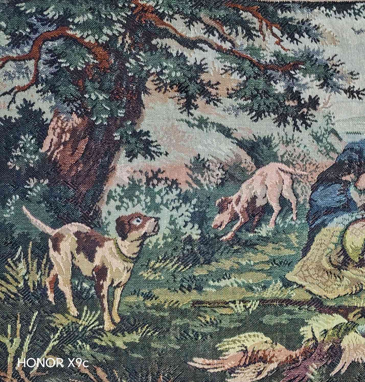 سجادة حائط  ((( مأخوذه من لوحه سوفيتيه  شهيرة  بعنوان "صيادون في وقت الراحة" (Hunters at Rest). هذا التصميم مستوحى من لوحة للفنان الروسي "فاسيلي بيروف 
قديمه مصنوعه من خيوط الكتان والصوف والحرير  صنع المانيا الشرقيه  
قياس 150سم ×65سم 
بدون ضرر او شقوق 
50 الف دينار


**إذا كنت صاحب هذا الإعلان وتريد حذفه لأي سبب، رجاءا أرسل رسالة إلى الدعم الفني**