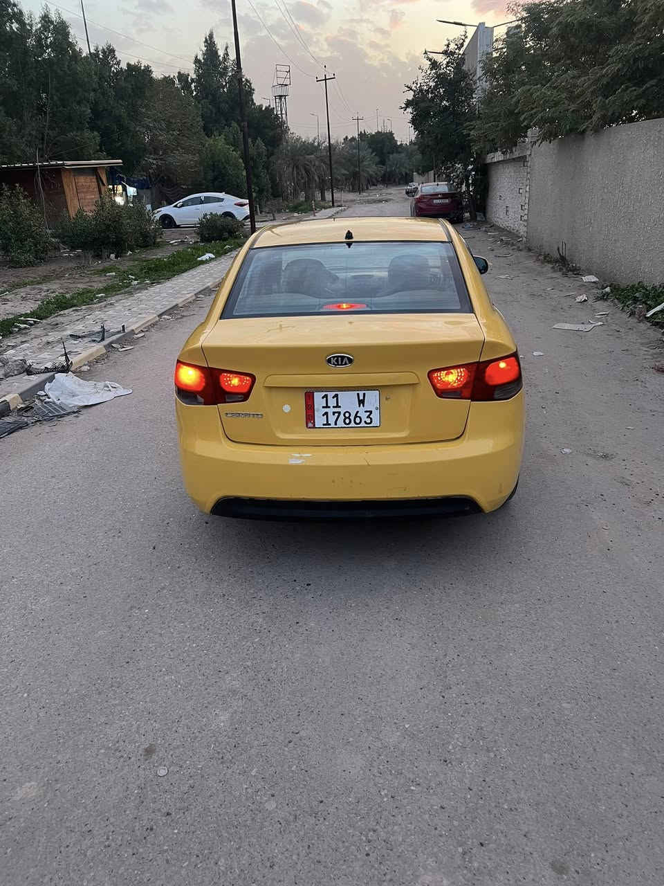 السلام عليكم سيراتو 2012 سياره خلجيه سياره كلش نظيفه كير ومكينه ممفتوحات  مكينه 1600 السعر89مكان كراده ***********
