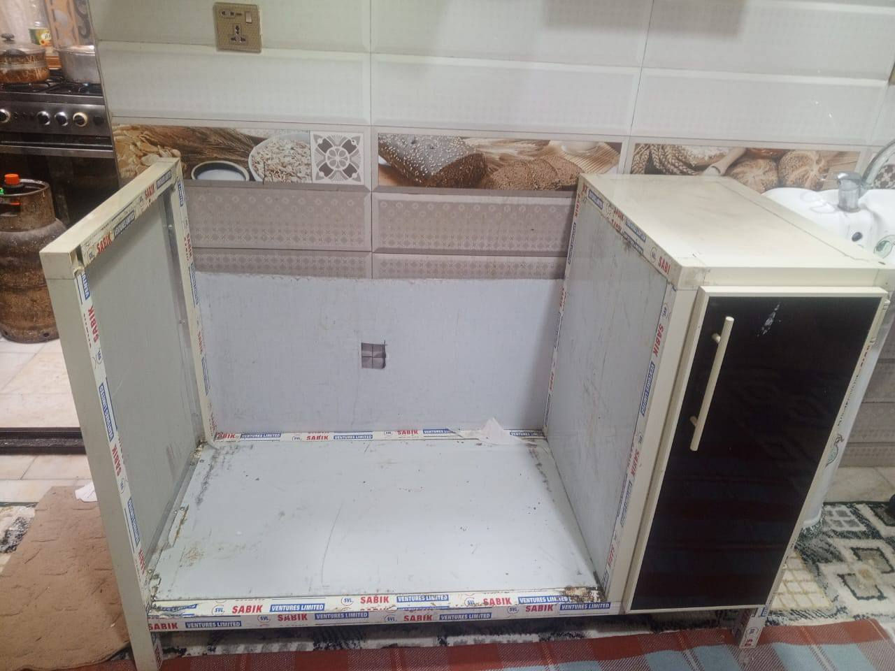 سلام عليكم كاونتر مال طباخ خمس عيون وشافطه السعر 175 العنوان لاسكان العسكري***********
