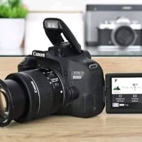 Canon 800d  كاميرا  الجديده تمامآ  معها  العدسه الأصليه  18-55    الشن...