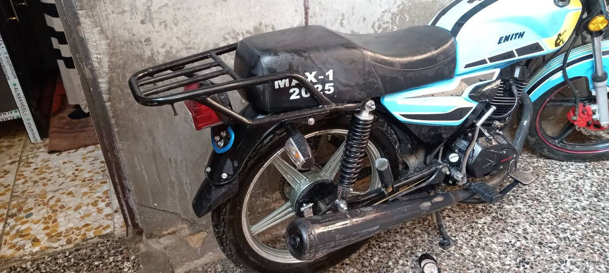 دراجه شانق للبيع مكان حي نضال كربلاء السعر 700 وبي مجال***********
