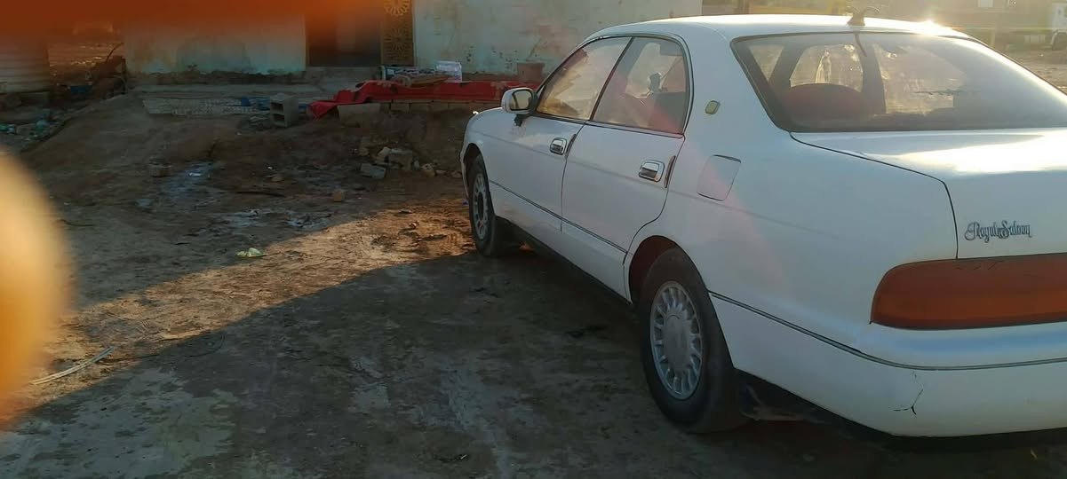 سلام عليكم ورحمه الله وبركاته سياره بطه موديل1993محرك2500كيرمكفول رقم انكليزي اديالى سعر 40وشراي يتصل عل ***********
