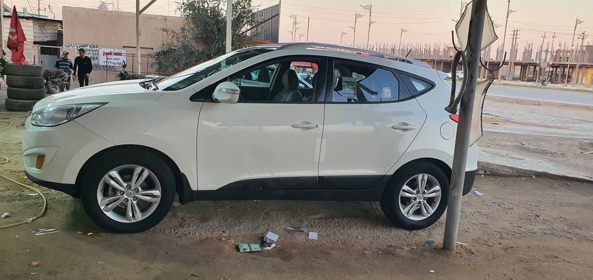 السلام عليكم توسان 2011 خليجي مكفوله كفاله عامه ماعده الجاملغ الامامي بي بارد قليل ومصلح  السياره احله من الصور خير من الله  جاهزه للخير  السياره فول رقم واسط   معروضه 130 وبيه مجال قليل  ***********
