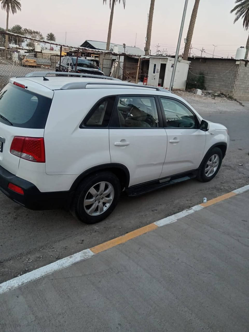 سورنتو مديل ٢٠١١ السياره جديد كلشي ما عايزه حداديه تبريد كير ومحرك ٤ سلندر رقم نكليزي السعر ١٤٠ بيها مجال رقم التلفون ***********
