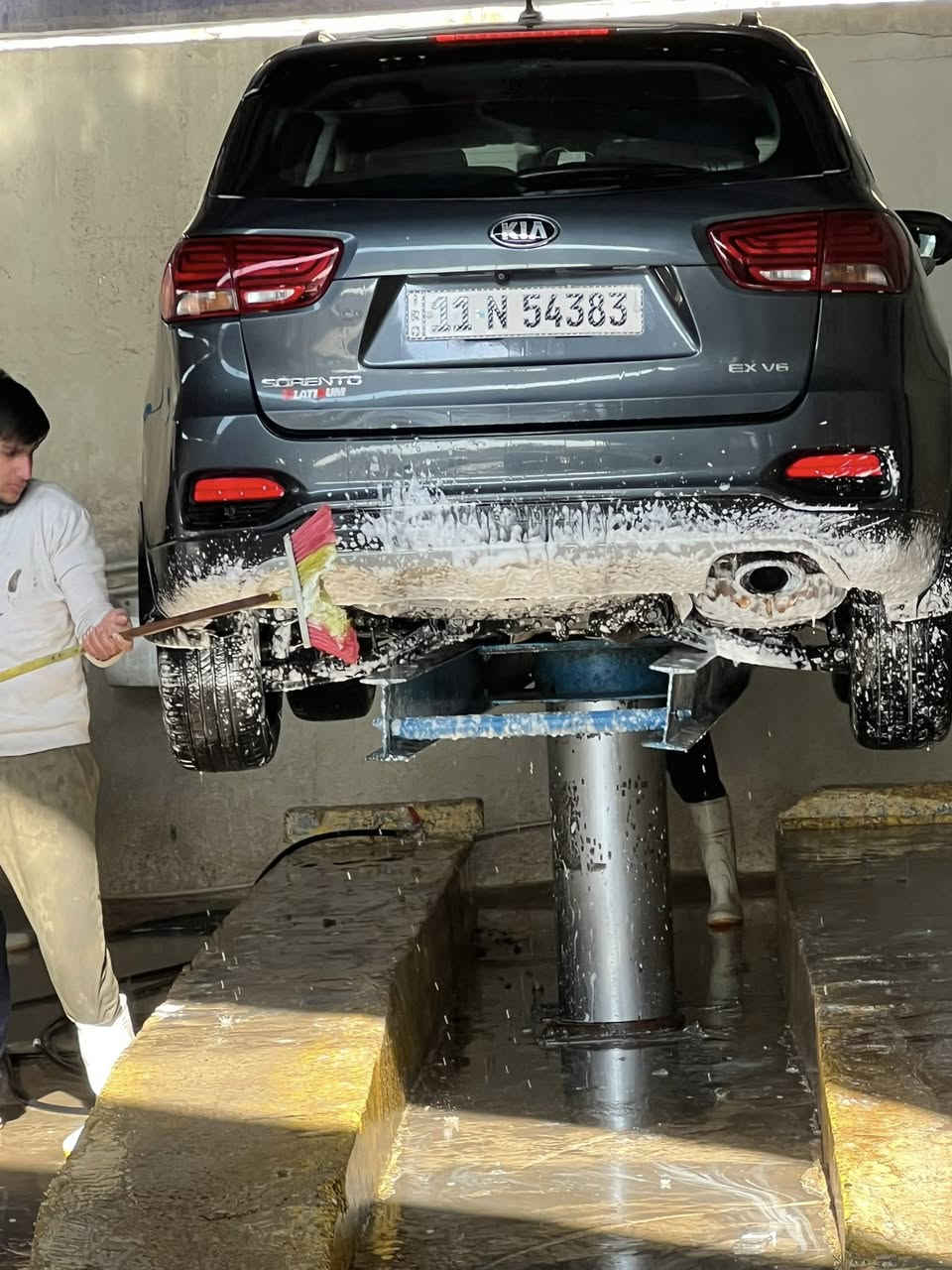 سورنتو موديل 2020 وارد امريكي
فول مواصفات

- ماشية 111000 ميل
- مكينة 6 سلندر 
- فور ويل ( AWD )
- تشغيل بصمة
- تبريد 3 قطع 
- 7 راكب 
- لايت زينون
- اضائة LED نهارية 
- بصمات بالأبواب 
- اضائه ترحيبية 
- حساسات امامية خلفية 
- شاشه كبيرة وجي بي اس 
- كشنات كهربائية 
- هاند بريك بصمة
- محافضه على المسار 
- قياده ذاتية 
- صندوق كهربائي 
- اشاير بالمري 
- بانوراما 
- كشنات جلد اسود
السعر ١٦٥ $ 
***********
