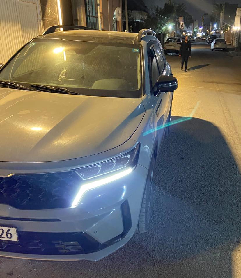 السلام عليكم 
سورنتو 2022 فول ١/١ 
مواصفات SX 
السياره عائليه اقتصاديه 4 سلندر توين تيربو
الداخل جلد + تطعيمات خشب
الدخول والتشغيل بصمه وعند بعد 
الكشنات كهرباء تدفئه وتبريد
بنوراما كامرات اماميه وخلفيه 
حساس امامي وخلفي 
الصندوك كهرباء
وكامرات محيطيه 
فور ويل 
ونقطه عمياء وحتى شفتات تسارع بيها
واذا اريد اعد كل المواصفات يراد وقت طويل 
سعرها ٢٣٥ وبيها مجال 
رقمي ***********
مكاني بغداد بيع فقط وبالعافيه ع ياخذها
