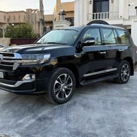 لاندكروز 2020 ساز كفاله عامه فقط مكان واحد بارد فول مواصفات 8 سلندر 46...