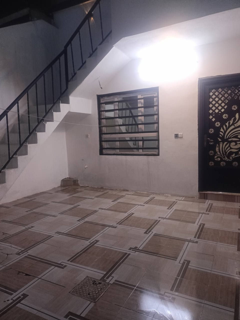 السلام عليكم دار100متر زراعي للبيع حزيران قرب حصو ورمل مقابيل أسواق علي الجبوري أول فرع
السعره 55مليون 
رقم الموبايل***********
