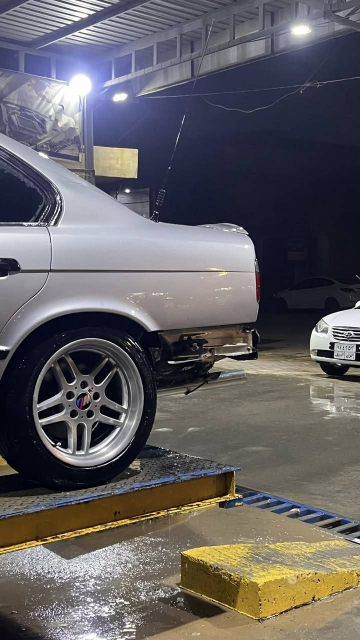 السلام عليكم 
BMW 535
عليها محرك 525
غرفة السيارة جديده كلششش حداديه جديه السياره فتحه 
سكف كنتاره اسود  السيارة حيل تعبت عليها رقم كركوك انكليزي ثاني يوم مداور السياره موجوده بلنجف الدعاميه موجوده
الرقم ***********
السعر  67 وبيها مجال 
بس الشراي يتصل
