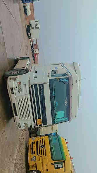 بسم الله الرحمن الرحيم 
النوع السياره . داف  تاك ويل دبل قماره راس تريله فقط لل بيع 
موديل  2001. حجم محرك . XF.95.430
مواصفات . تبريد . تايدر 5 طقات . كير عادي . سبلت مبريده . طخم كاسيحات اسبايدرات . طخم تاير .  داخل فورميك 
كير محرك اكسن شاصي قماره شرط مكفول كفاله عامه شرط 
سياره جاهزه لل شغل خير من الله 
رقم اربيل سنويه براد . تريد تحويل تريد وكاله 
السعر  125 معا مجال 
عنوان . معرض هوار . طريق دهوك موصل . جمبور عميريه 
***********
***********
