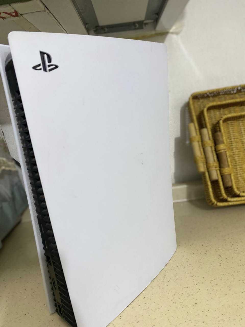 بلي فايف مبدل قاعده HD جهاز نضيف ويا جوستكات عدد اثنين ويا قرص كود فور وgta يعني قرصين وكامل ملحقات سعره 500 الف عنوان بغداد البنوك ***********
