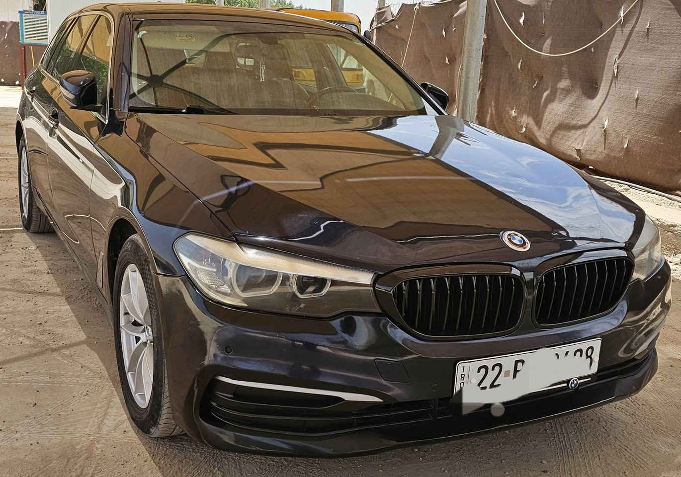 السلام عليكم 
Bmw/520,2018
السعر ١٢٠ للبيع  فقط للبيع فقط للبيع فقط

بي ام دبليو موديل (2018 )
خمس قطع صبغ
مكينه ٤ سلندرتوين تيربو    السياره خليجيه  وكلها عربي من شاشه الدشبول لشاشه الاعطال 
داخل جلد قرميدي بلادي ونظيف كلش 
كشن كامل كهربائي 
شاشه جبيره وماوس تحكم بالشاشه و وسائط ومعلومات السياره 
بصمه وحساسات امامي خلفي بلادي وشغال لايت زنون وعدسات متحركه اصل ترحيب مري ويدات البوب داخل الاناره كلها led بلادي السياره بيها led ابواب ودشبول متغير الالوان بلادي 
كروز سرعه وتحكم ستيرن اوتو ستوب هندبريك دكمه واوتو هولد تبريد ٣ قطع وكله لمس وشاشه ٣ وضعيات قياده نورما وسبورت وكومفورت صندوك كهرباء  
بيها بعد مواصفات والسياره نظيفه كلش وع الفحص 
رقم شمالي جديد بأسمي تحويل او وكاله
السياره مكانها بغداد 
السعر  ١٢٠وبيها مجال 
***********
***********
