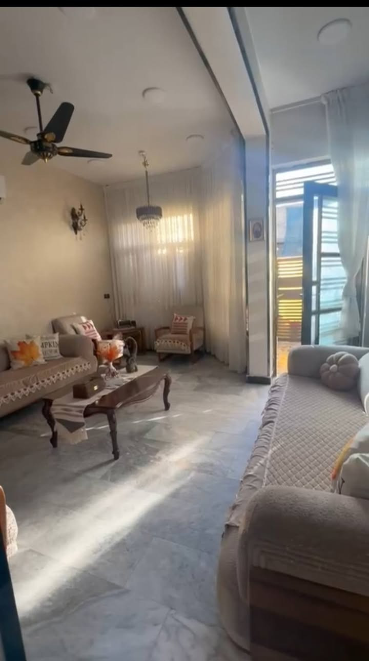 السلام عليكم
بيت للبيع بالديات  بالتراث قرب فلافل خلدون 
مساحة  ١٠٠ م واجهه ٥/ نزال  ٢٠/

طابق الارضي..  مرمر
صاله + غرفه + مطبخ. حار بارد 

طابق  الثاني..  مرمر
غرفه عدد. ٢ + حمام 

طابق الثالث..  مرمر
غرفه سويت + كوفي  + سطح والبيتونه سيراميك الارضيه شتايكر فوكاه ماده  اوزكرام مانع الرطوبه
بناء البيت  ٢٠٢١ 
بناء درجه  اولى متعوب عليه بالعافيه الي ياخذه

جوال 
***********  واتساب
*********** خاص
