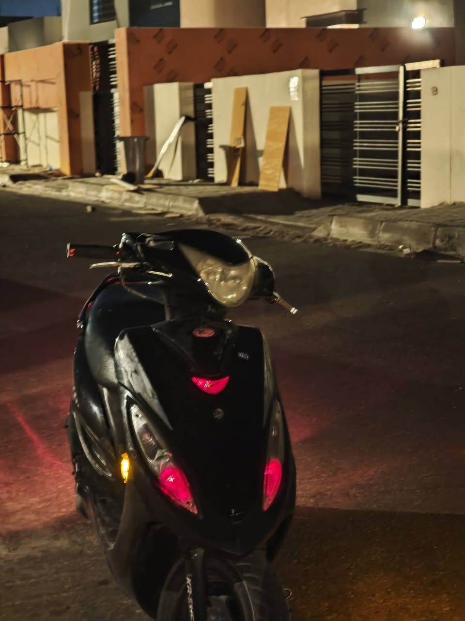 كامكو g4 بنز دراجه نگره بكل وكت 150cc بوشه 55 دراجه شلعه ومعدل /وبلاديه مختمه من الطول لطول وبيه صالنصه sc رياضي السعر 550 وبيه مجال للستفسار ***********
