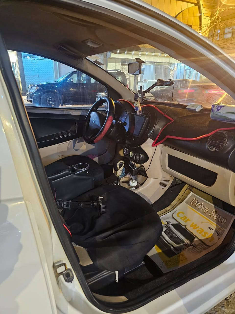 جيلي باندا Lc 
مابيها اي ضربه 
بيها خياسات بالصفاح مصلحات
تاخير بالنمره تصليحها ينزل من سعرها 
حدايده ومكينه كهربائيات جدد مكفولات 
رقم كربلاء انكليزي مشروع وطني باسمي 
تحويل شوكت متريد 
سنويه ٢٠٣١ هزه جديده قبل شهر 
السعر ٥٥ وبيها مجال للشراي 
العنوان النجف الاشرف حي الزهراء 
***********
