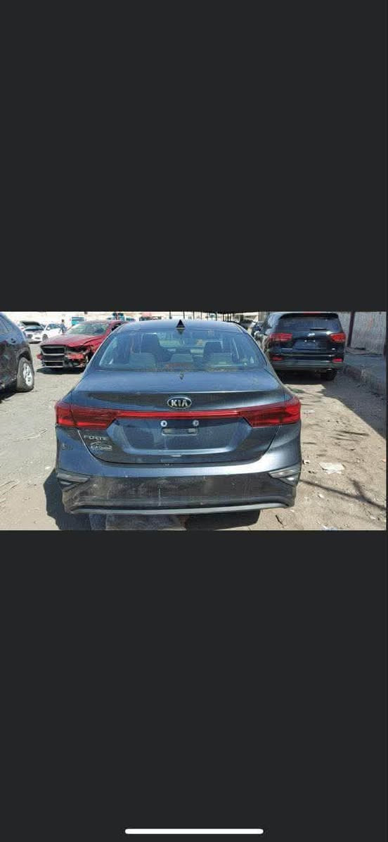 السلام عليكم
كيا فورتي موديل ٢٠١٩ السيارة جديدة معنى الكلمة 
مال بيت حادث بنيد فقط السيارة حلوة احلى من الصور كير عادي 
كير عادي 
ماشية ٩٠ السيارة اترايهة زيرو مناقصهة اي شي تدفئة تبريد ثلج 
الاتصال على الرقم ***********

