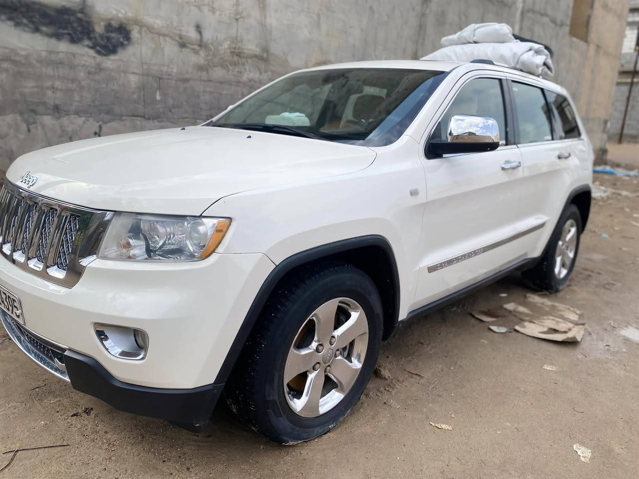 السلام عليكم جيب لاريدو 2012خليجي بيها باب بنيد وجاملغ الايمن وباب صبق فقط وشوي ملاحضات بسيطه سنوية منتهيه رقم دولي جديد 
مكان البصرة السعر 148 السيارة تحفه والله ونضيفه 
وانا اكلفها بكلشي
رقم الهاتف ***********
