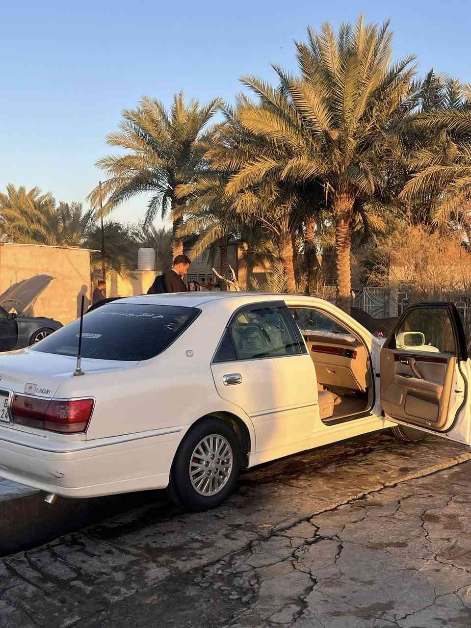 كراون  ملكه موديل2003 للبيع  اقره المنشور زين قبل لتتصل اصولي مداور
سنويه تنفذ ب29

 السيارة دكمتين  كلشي شغال وجديد تخم تاير  حداديه جديده تريد مداور تريد وكاله ماعندي  اي مشكله مكينة ديفور الكبير  

 السعر 135

***********
