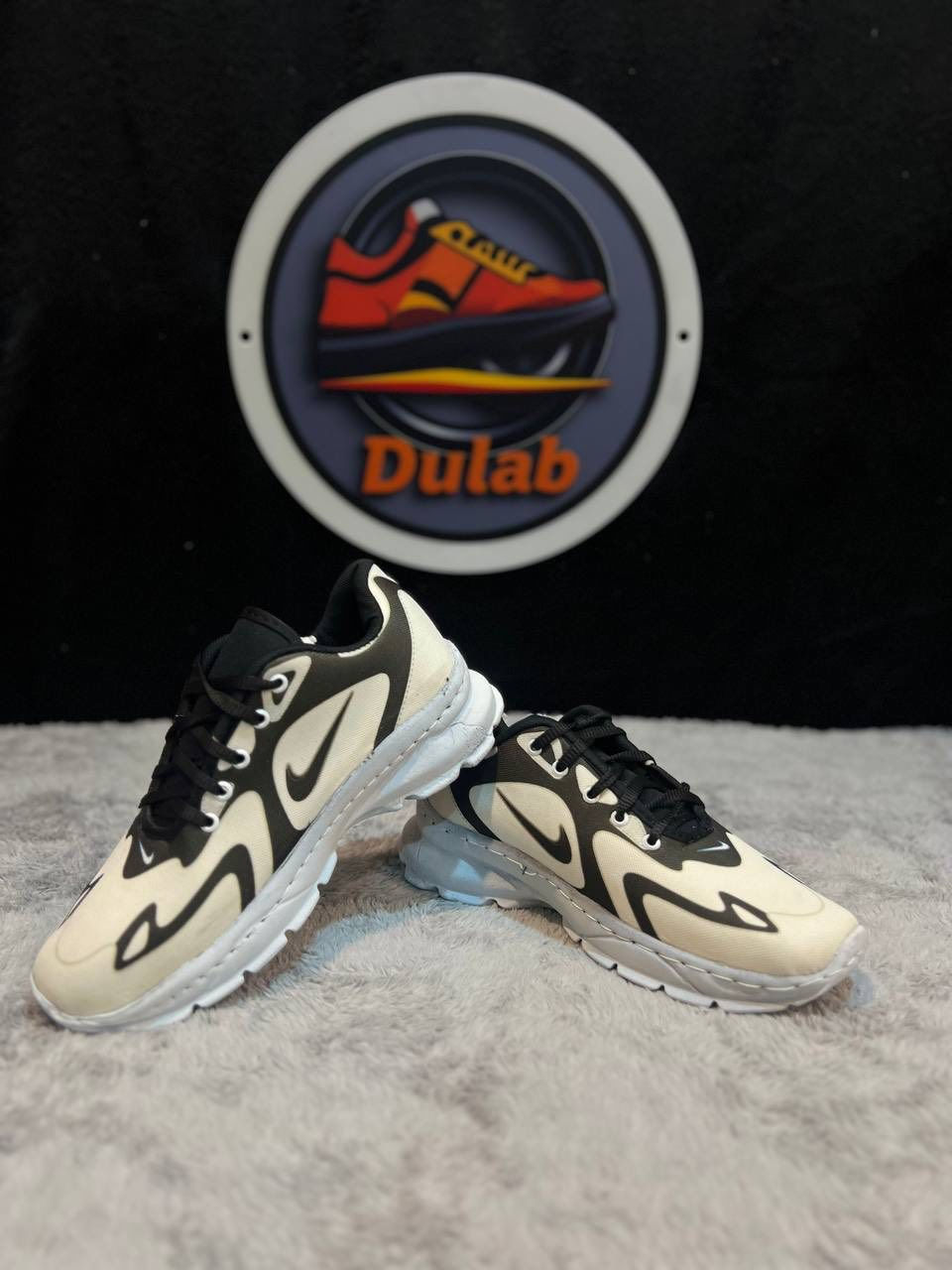 متوفر احذيه جميع الماركات
وجميع انواع القياسات 
احذيه بيج اشتريته او التهيت بدوامي وتركته يتوفر ما يقارب 200 قطعه رجالي واطفال ونسائي ابيعهن كلهن وبسعر الجمله  وهذني شكم نموذج نشرتهن بصور الي حاب يعرف الي حاب يجي ويشوفهن والي حاب يتفضل عله الخاص يعرف تفاصيل اكثر *********** متوفر واتساب ومتوفر فيس
