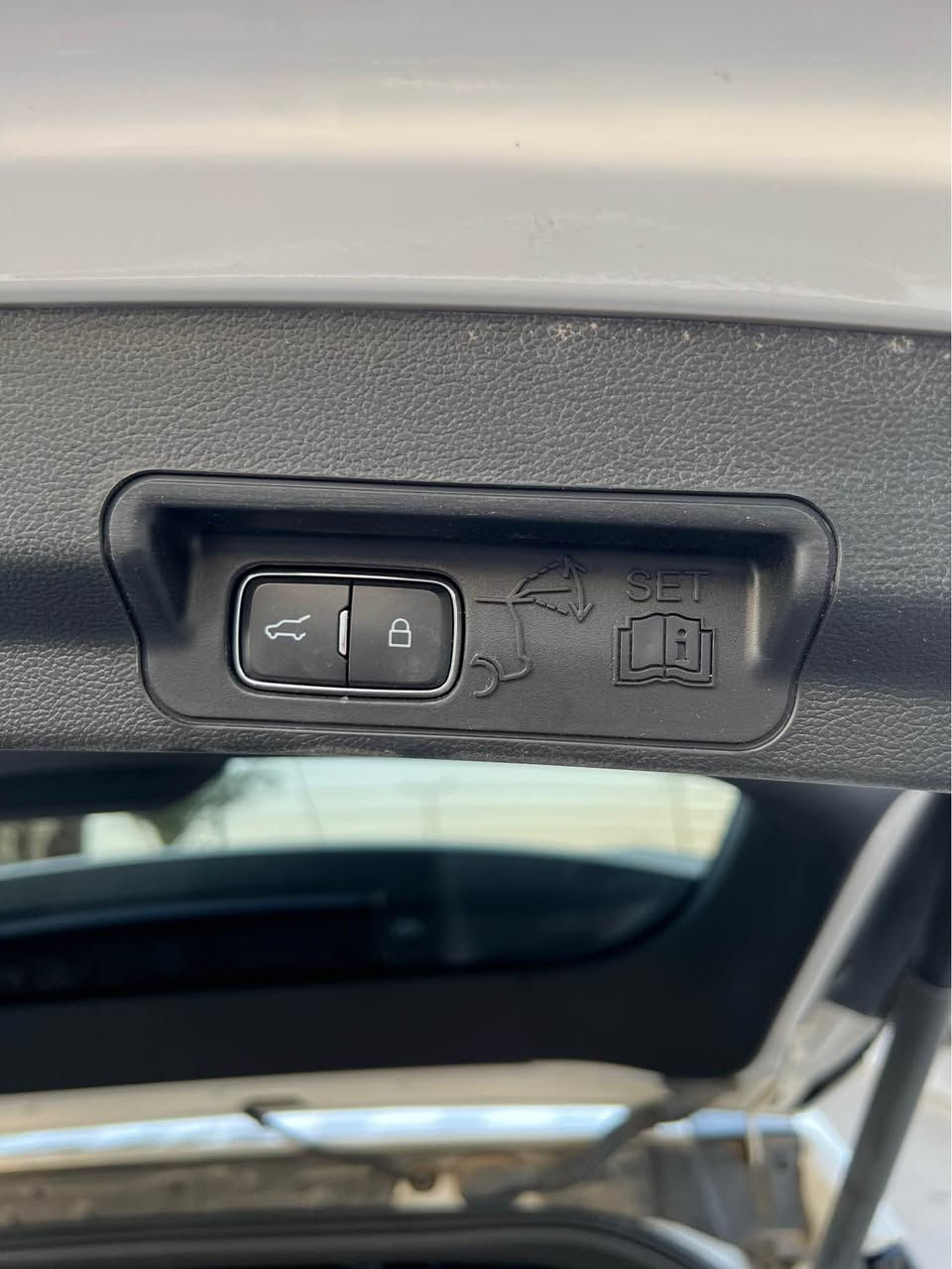 Ford Explorer 2023 ST
 مودیل ۲٠۲۳
اللون ابیض ثلجی
تضیلل PPF مات اصلي
مواصفات ST
فول فول مواصفات بدون بانوراما
كشنات جلد و كهربائي و ميموري 
كشنات تدفئة حار و بارد
كشنات خلفي VIP
ستيرن هيتر
تبريد مركزي و يشتغل حار و بارد
السماعات سيستم 
مراية شفت
مراية حساس
رادار و حساس و كاميراة ٣٦٠ درجة
نظام ايكو 
اوتو ستوب
بريك بصمة 
كير فوليو ى بيها شفت عل ستيرن 
السيارة جاهزة و ما بيها اي نواقص 
رقم و سنوية جديدة
ماشية ٣٠ الف مايل
بيها ٢ قطعة صبغ بدون دواخل
ايرباك سيستم من وظع بلادي 
مكان سيارة اربيل*********** أربيل, العراق
