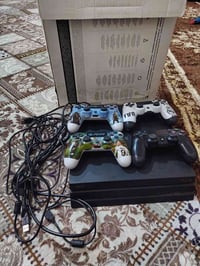 بلي فور نضيف وياه 4 جوستك وحده اصليه مال بلي كامل ملحقاته + قرص طوبه 2...