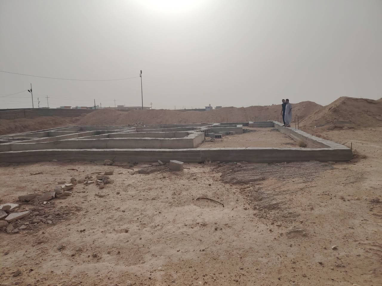 سلام عليكم قطعه ارض طابو ركن ع شارعين واصله مي كهربا مساحه 350 رباط كامل حته سياج رباط ترهم نقد وترهم اقصاط وترهم مراوس ع سيار لاستفسار اتصل عل رقم 📱 ***********
