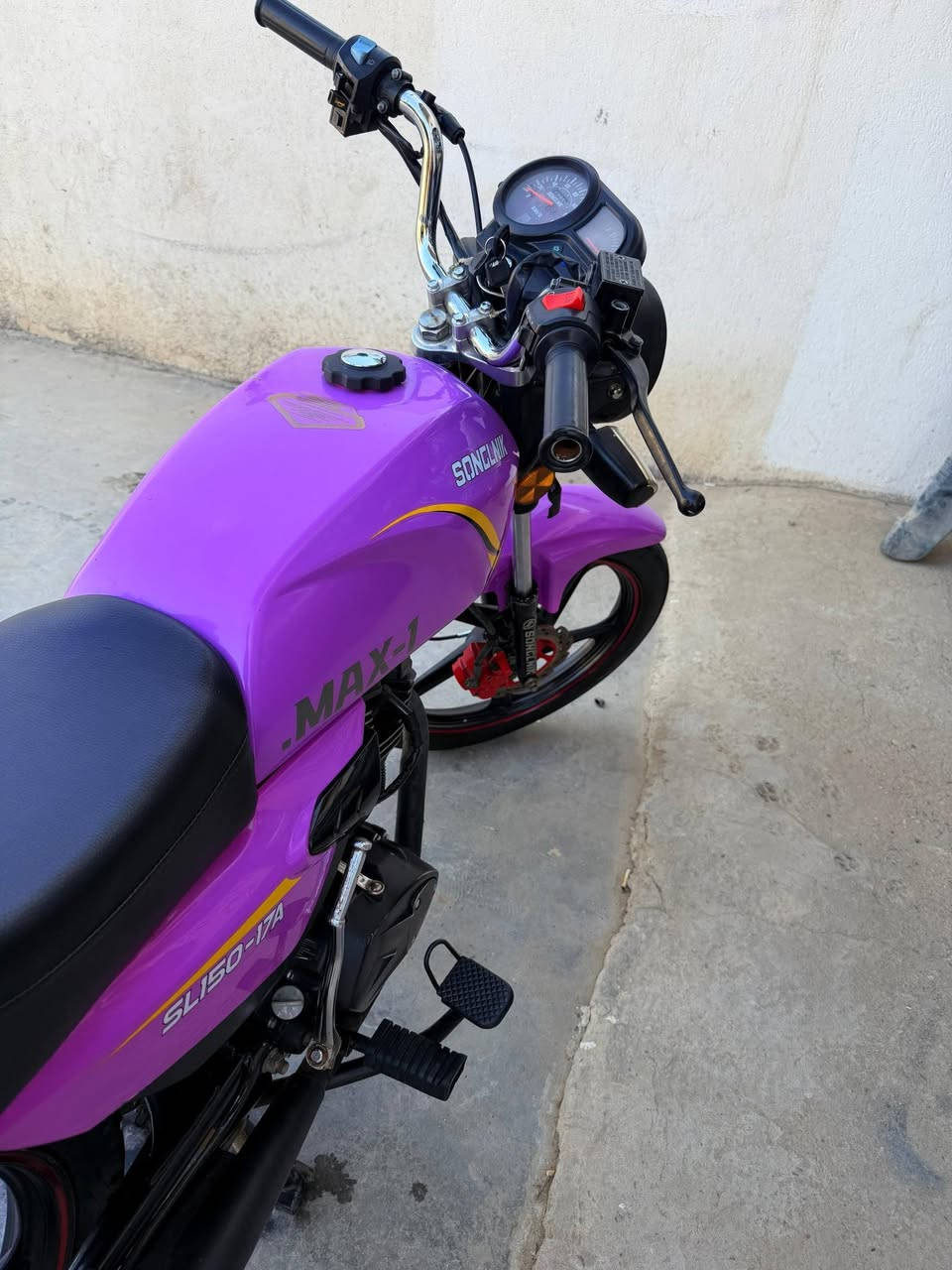 شانك 2025 💜💜 نضيفه بسعر مناسب مكاني بابل الحمزه الغربي واذا عدك مراوس عادي اتصل وتدلل   
***********
***********
