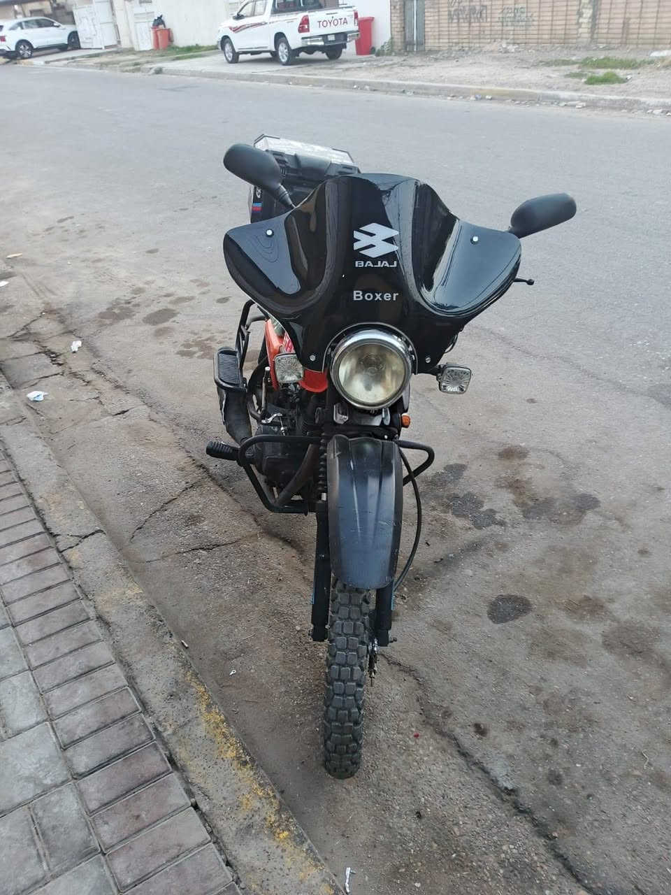 للبيع دايوان مديل ٢٢ اوراق مابيه دراجه نضيفه شوفت عينك مستعجل عل بيعته اكفل سرقه وعشائريا دراجه شلعه ومعدل مكان بغداد حي الجامعه قرب نفق الشرطه 
سعر ٨٥٠ بيه مجال قليل حك جيه للتواصل واتساب او رقم ***********
