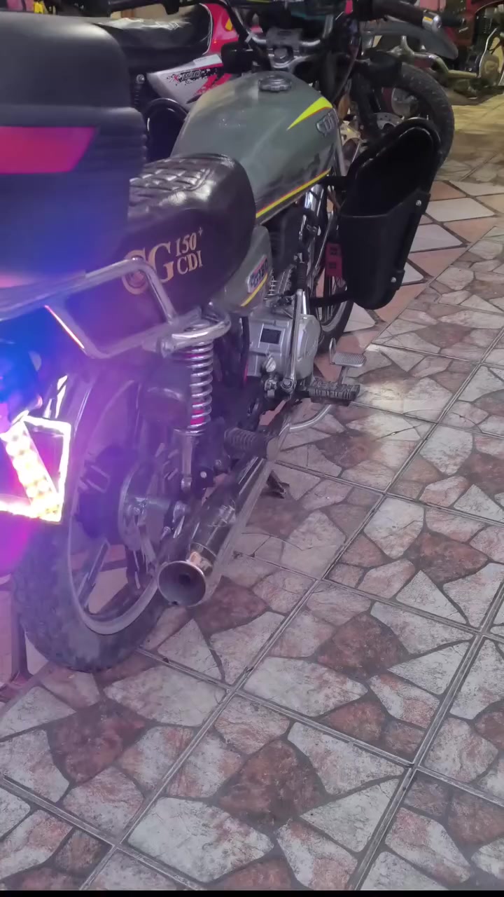 ​🔥 للبيع: وحش الشارع الإيراني (نظافة ومعدل) 🔥
ماطور نظيف جداً، شغل وتوكل على الله.. لا نقص ولا تعب حتى دهن جديد مبدل موتل !

​🏍️ التفاصيل:

​المحرك: ايراني أصلي

​الحالة: الماطور بحالة ممتازة مابيه أي نقص (برغي ما ناقصه).

​الإضافات: مثل ما موضح بالفديو 

​💰 السعر والمجال:

​السعر: 670الف

(وبي مجال بسيط للشراي المعتمد اللي يجي ويفحص).

​📍 المكان: [تكريت الديوم]

📞 للتواصل والاستفسار: [ ***********] او مراسلتي خاص
