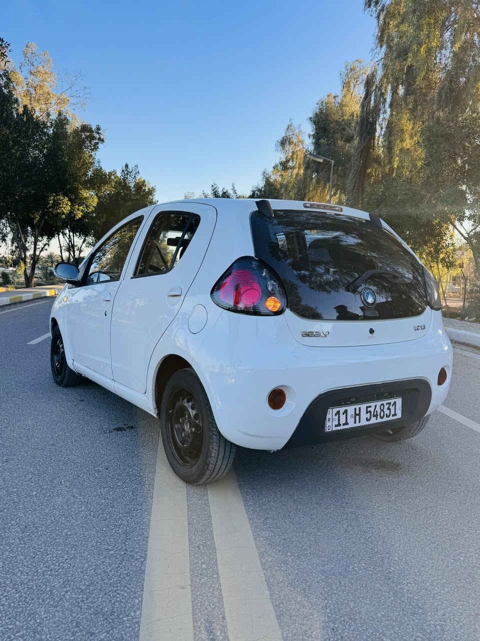 السلام عليكم
باندا 
موديل 2013
رقم بغداد أنكليزي 
گير اوتو 
بيها جاملغين صبغ وباب للجمالية فقط بدون حادث
جاهزة من كلشي
مكينة 
گير 
حدادية
تخم تاير 
تبريد 
شاشة 
كامرة
مكاني بابل مسيب
***********
