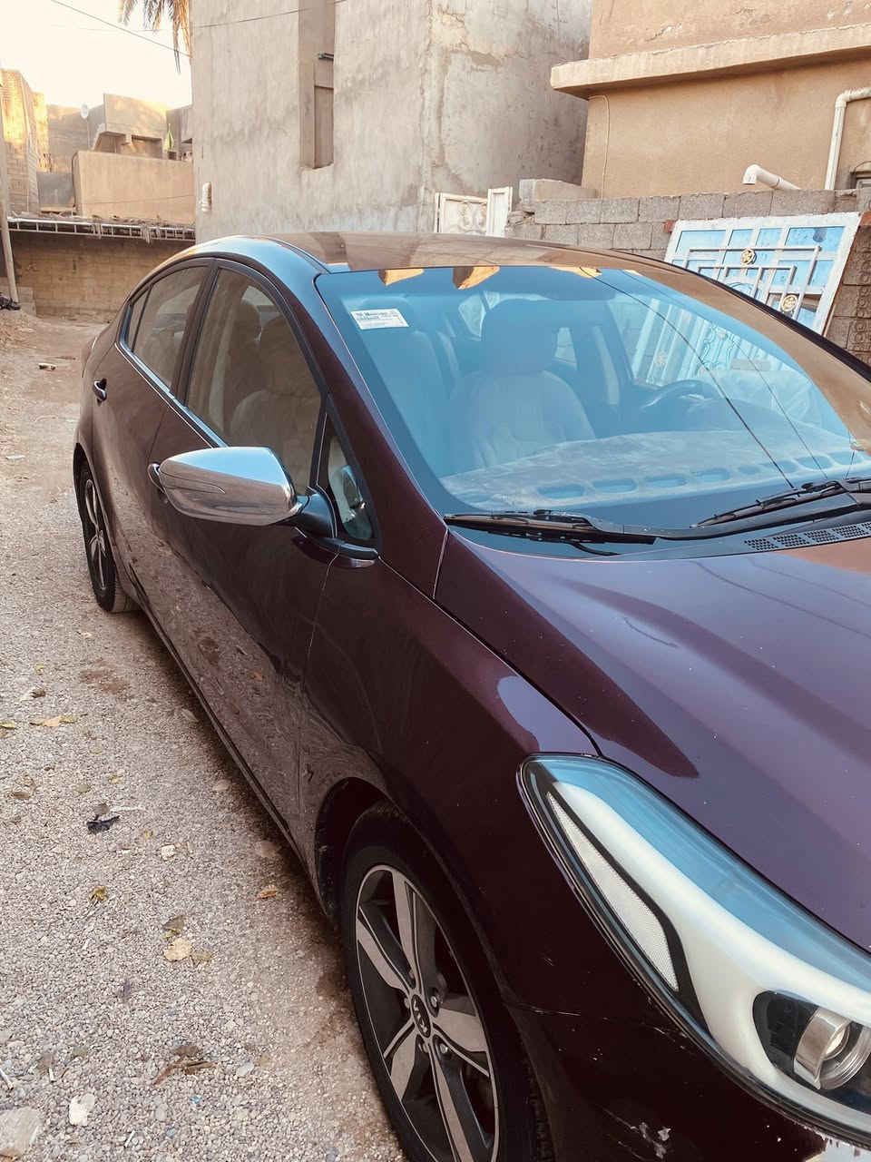 السلام عليكم فورتي 2018 

محرك 2000 دوش 
كير AT المرغوب 
شاشة جبيرة تدعم كاربلاي 
كروز سرعه 
3 وضعيات قيادة 
مانع تزحلق 
تحكمات ستيرن 
كامرة خلفية
سيارة كير و محرك و تبريد و صدر خير من الله
 السونار موجود بيها بس بنيد وبيها بارد 
عنوان ديالى الخالص السعر 125وبيها مجال 
رقم الهاتف  ***********
