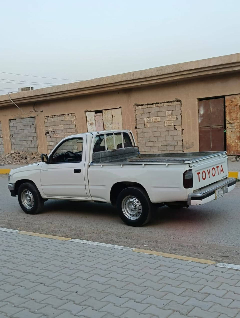 تيوتا موديل 2001 رقم بغداد الماني مكفوله كفالة عامه قطرة صبغ مابيه كير محرك اكسل مكفول مواصفات GL  تدفئه وتبريد تخم تاير جديد ما تصرف عليه دينار واحد  مكاني ديالى ***********./***********
