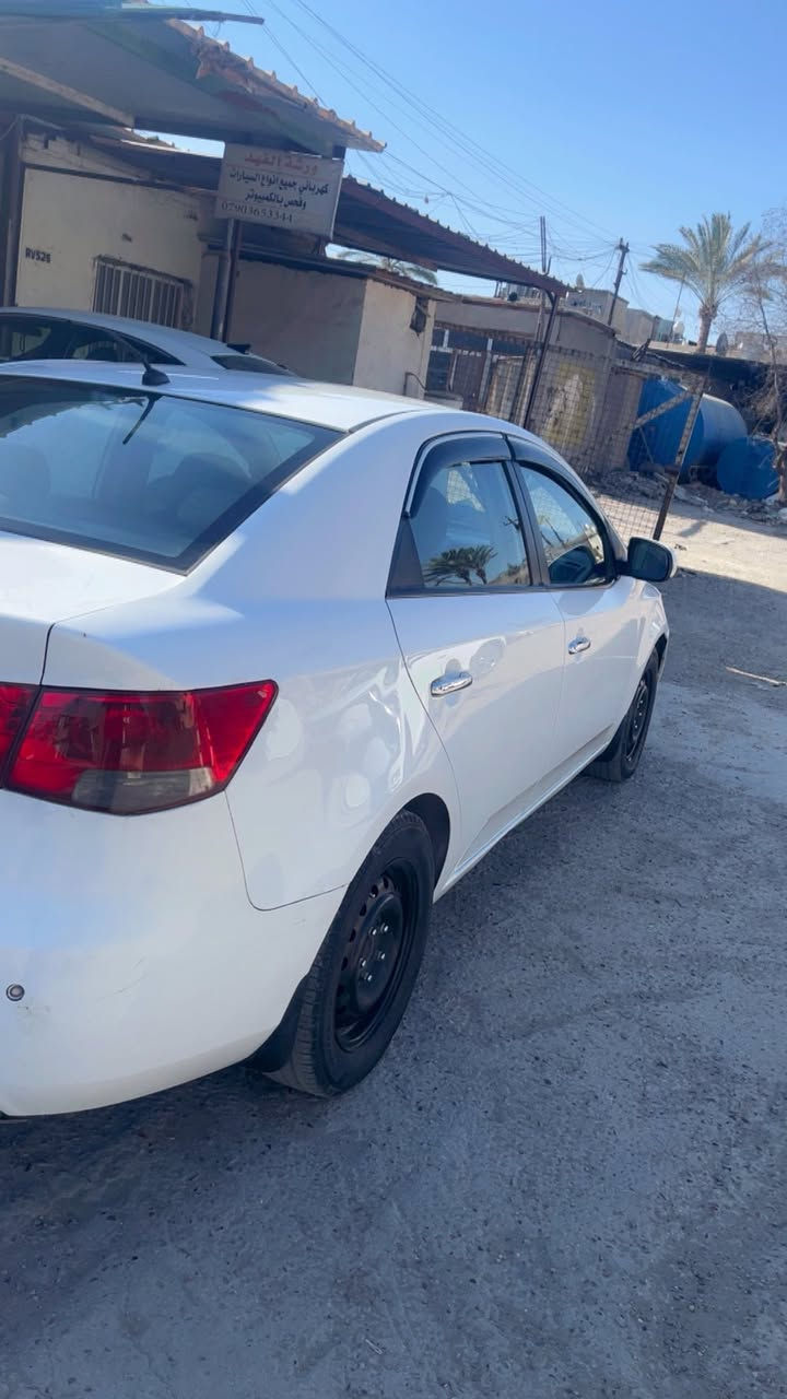 سلام عليكم 
كيه سيراتو 
2012 خليجي
رقم اربيل دولي
محرك 1600 دكشن عالي
موصفات شفتات ستيرن مري شفط
يدات نيكل حساسات خلفيه 
تبريد بيانو
بيه باب واحد صبغ فقط
سعر 103 وبيه مجال المكان بغداد العامرية 

***********
