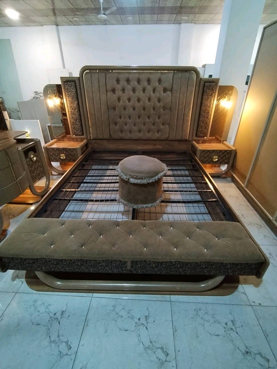 غرفه نوم كلش قليل مستعمل كل عيب ما بيها كلش نظيف سعر مليون ٣٠٠ بيها مجال شراي راسلوني واتساب *********** تدللون علينه 