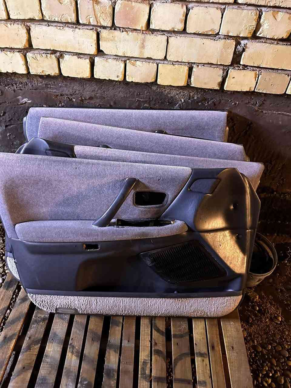 السلام عليكم فره راس الثور فلات صدفي نضافه 90/100 بيه تحكيلات بصيطه  أبيعك مال صبغ 8قطع 
4بيبان  مقفلات كاملات  جامات خضراوي جديد 
2جاملغات
جنطه 
بنيد 
دعاميه امامي عادي 

لايتات كرستال معه شباك 
السعر 400 وبيه مجال***********
