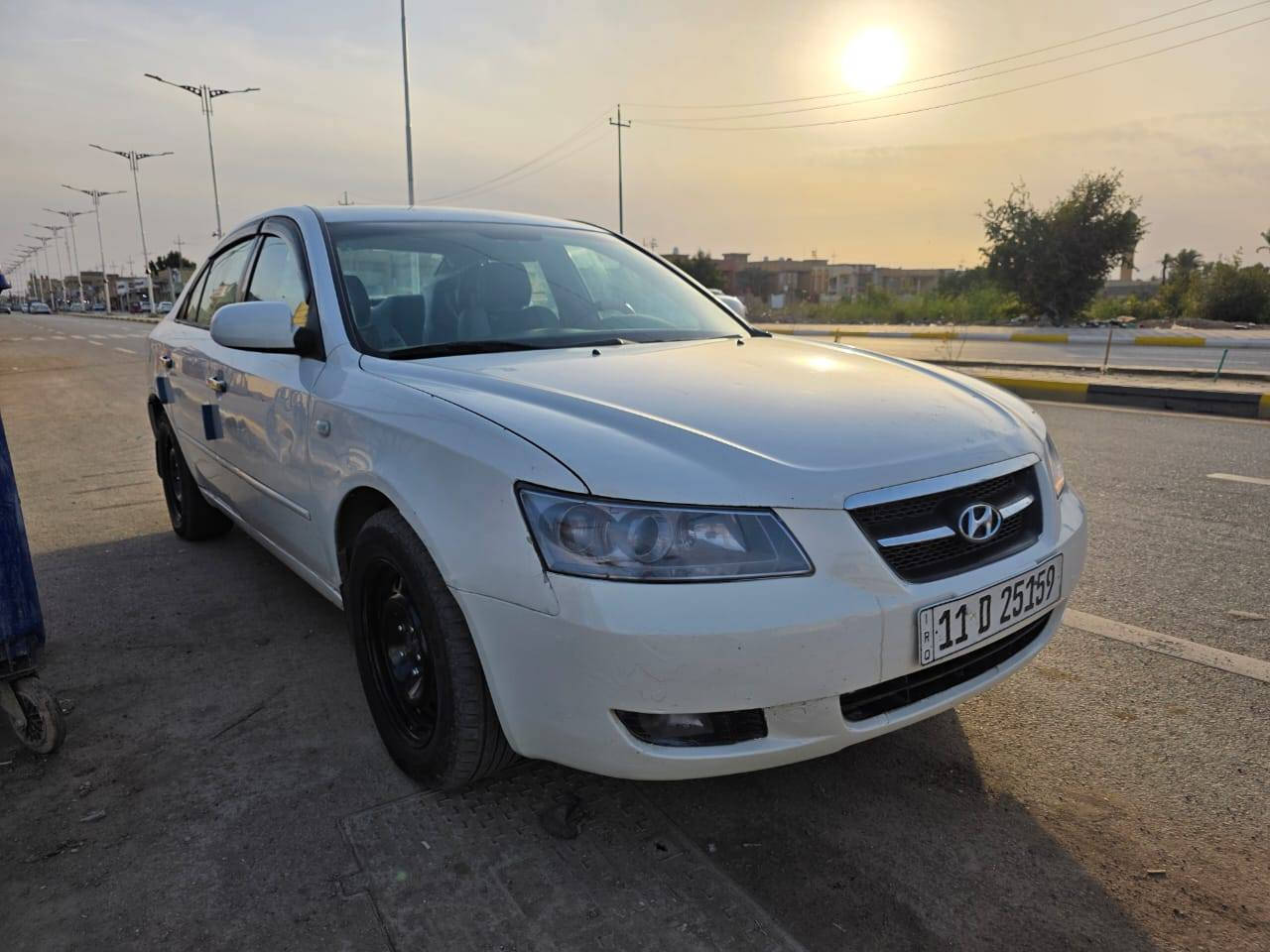 السلام عليكم سوناته موديل 2006 خليجيه محرك 2000 مكفوله من ضربه طخه بصيطه بلمنيد وبيها رشات صبغ  سياره بسمنه رقم بغداد تحويل مباشر ثاني يوم  بيع او مراوس حسب القناعه السعر 90 وبيه مجال الشراي اتصل وتدلل مكاني واسط الكوت مركز مدينة ***********
