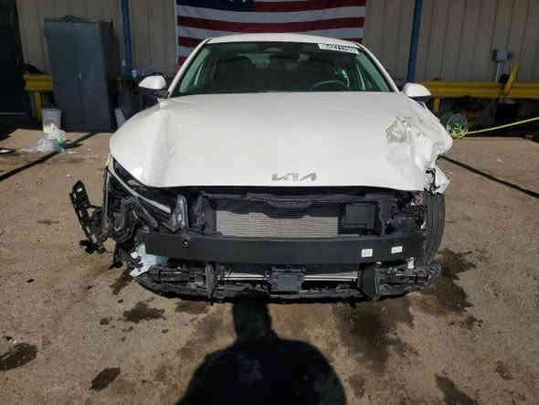 السلام عليكم 
كيا كي فور 
مديل ٢٠٢٥
رقم بصره شهداء
صور الحادث موجوده 
سياره جاهزه 
***********
السعر ١٧٠ وبيه مجال بسيط
